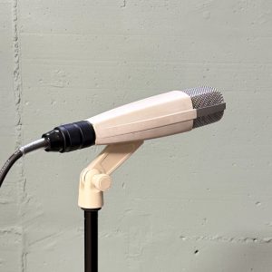 Mikrofonhalter für Sennheiser MD421 – Schraubsicherung Standard & Reverse